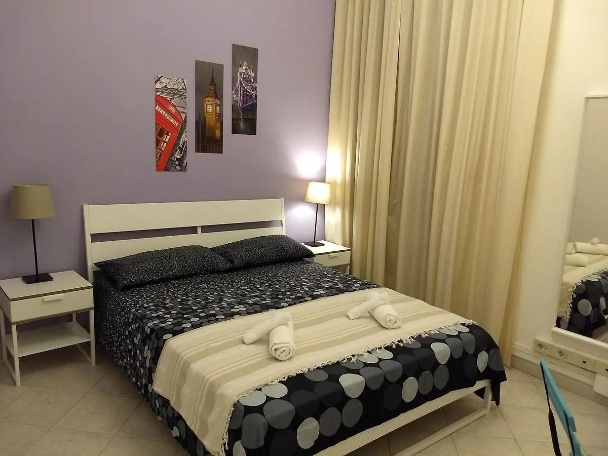 Amoraroma, Economy Guest House With Shared Bathrooms 3*, Rome Italy