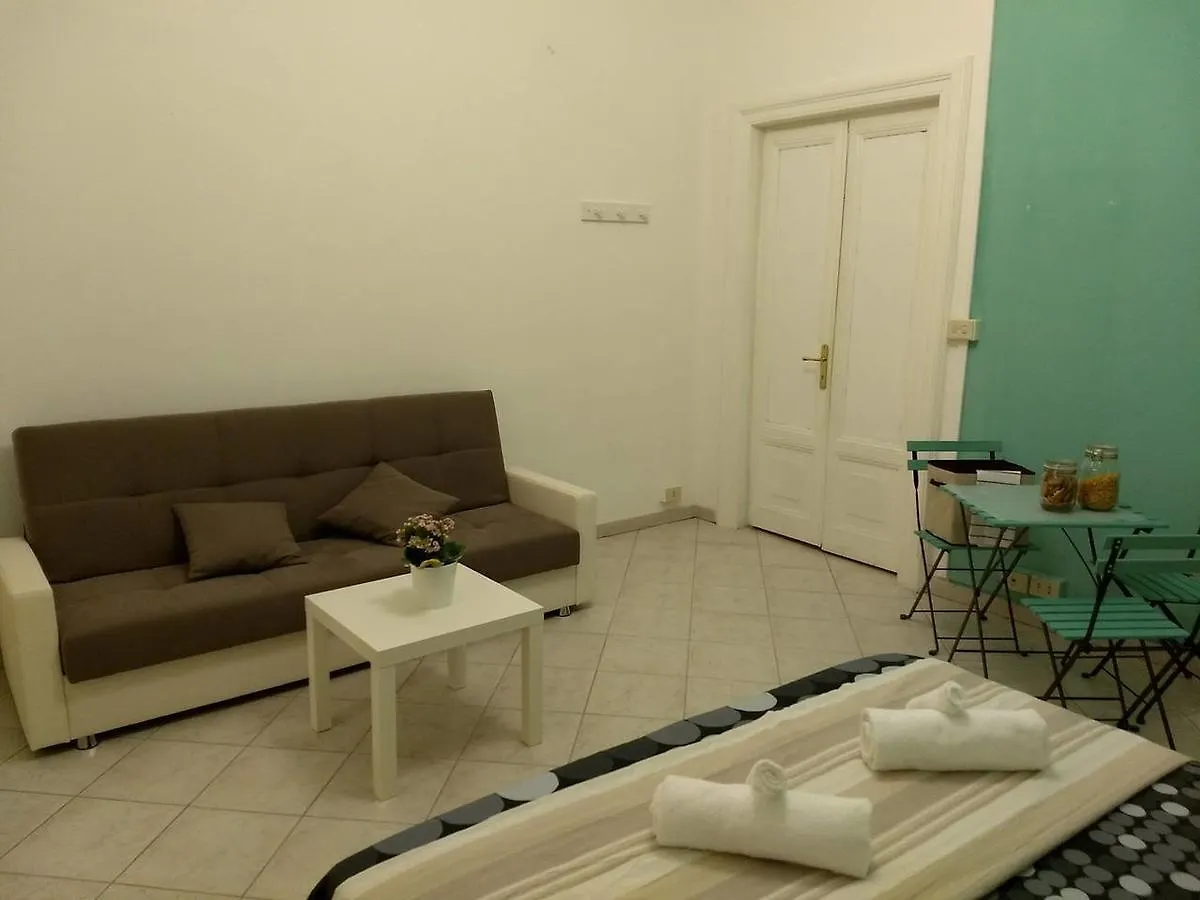 Amoraroma, Economy Guest House With Shared Bathrooms