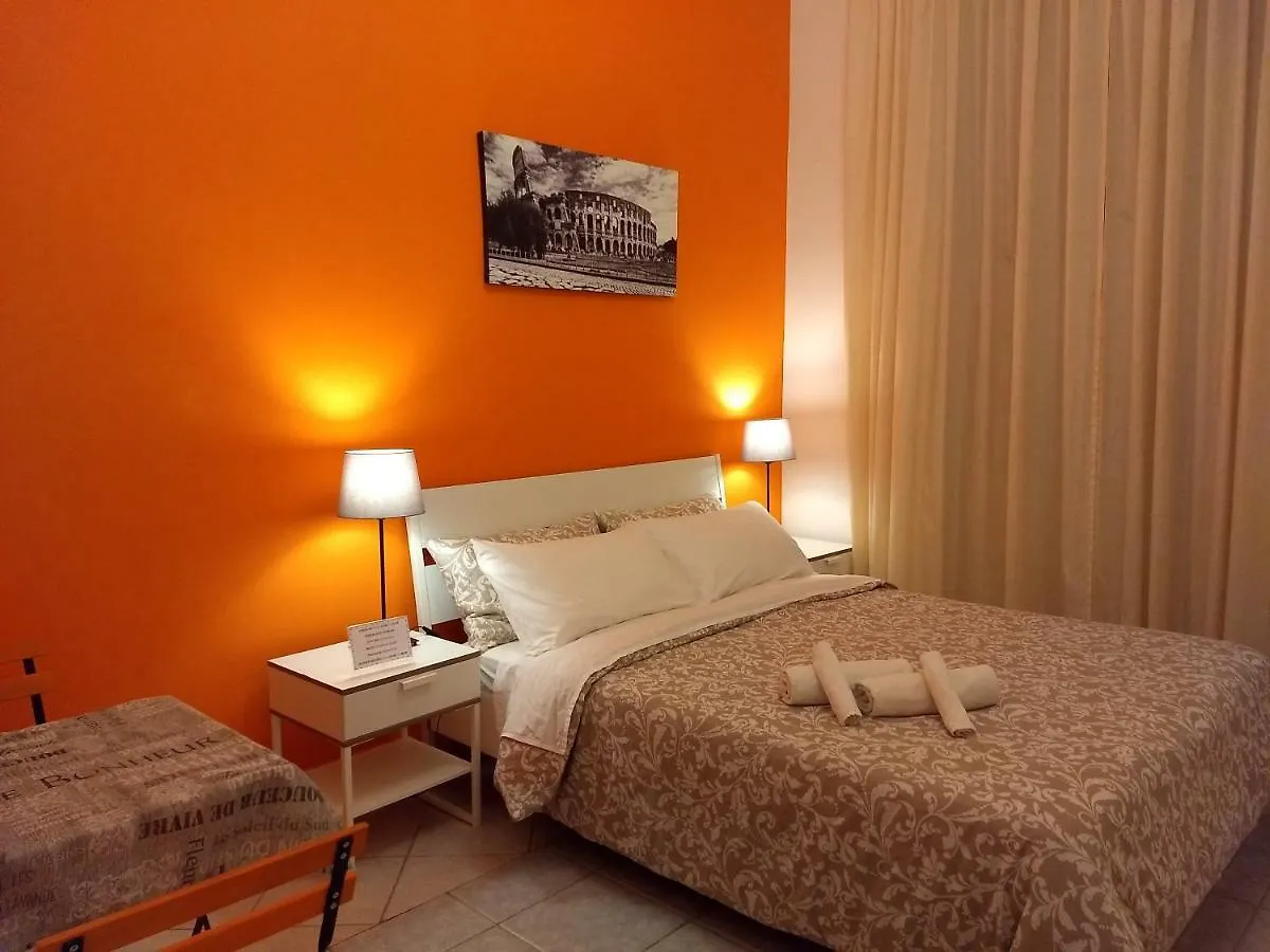 ***  Amoraroma, Economy Guest House With Shared Bathrooms Italy