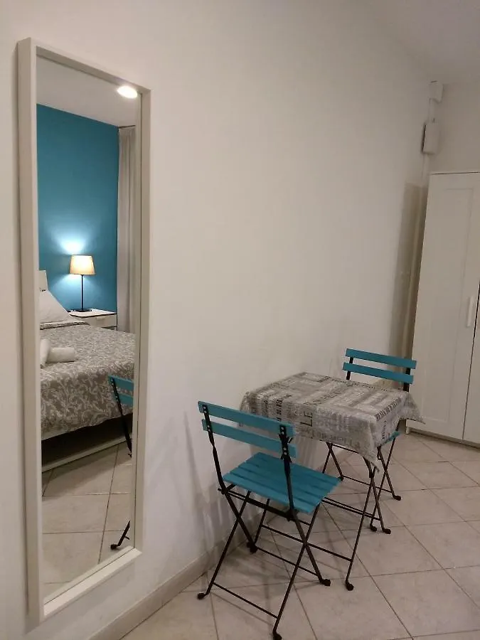 Amoraroma, Economy Guest House With Shared Bathrooms  Rome